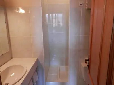 Salle de bains dans l'établissement Hôtel du Rangen