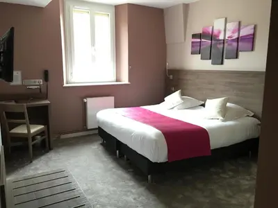 Un ou plusieurs lits dans un hébergement de l'établissement Hotel-Restaurant St-Christophe