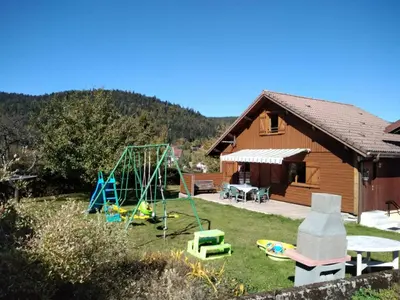 Aire de jeux pour enfants de l'établissement chalet trois étoiles