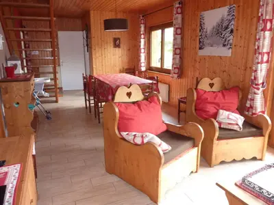 Coin salon dans l'établissement chalet trois étoiles