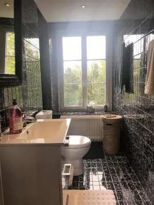 Salle de bains dans l'établissement La Roseraie