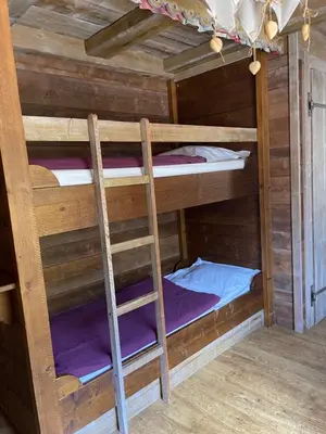Un ou plusieurs lits superposés dans un hébergement de l'établissement Auberge des Skieurs