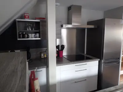 Cuisine ou kitchenette dans l'établissement Les Gîtes de la tour, appartement 