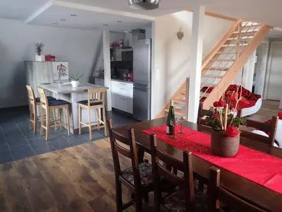 Cuisine ou kitchenette dans l'établissement Les Gîtes de la tour, appartement 