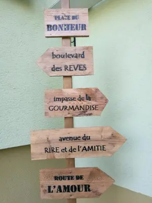 Certificat, récompense, panneau ou autre document affiché dans l'établissement Le cigogneau-studio alcôve au calme