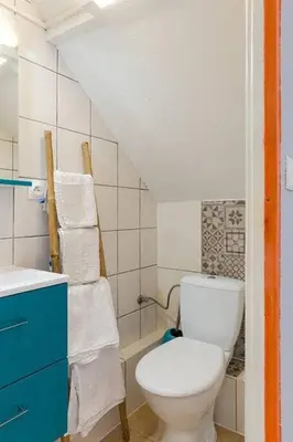 Salle de bains dans l'établissement Le cigogneau-studio alcôve au calme