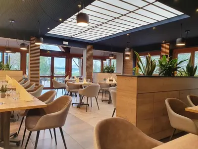 Restaurant ou autre lieu de restauration dans l'établissement Hotel Le Caballin