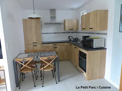 Cuisine ou kitchenette dans l'établissement Le Petit Parc