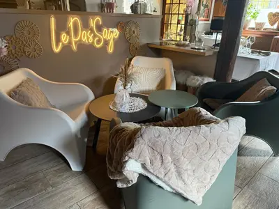 Coin salon dans l'établissement Chambres - zimmer Wistub Le PasSage