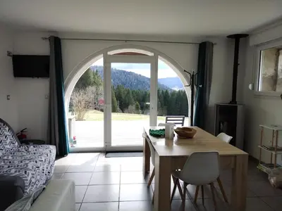 Vue générale sur la montagne ou vue sur la montagne depuis la maison de vacances