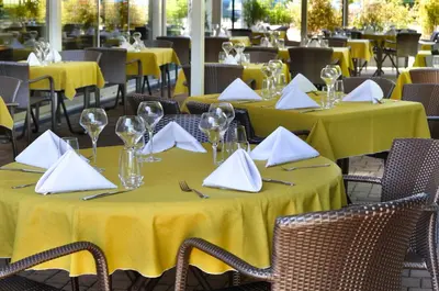 Restaurant ou autre lieu de restauration dans l'établissement B&B HOTEL Montbéliard-Sochaux