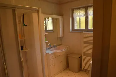 Salle de bains dans l'établissement Gîte Les Glycines 68230 TURCKHEIM