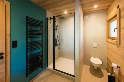 Salle de bains dans l'établissement Chalet des sorbiers