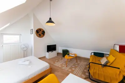 Coin salon dans l'établissement Colmar Historic Center - BELLE ALSACE - Studio Duplex 6 - BookingAlsace