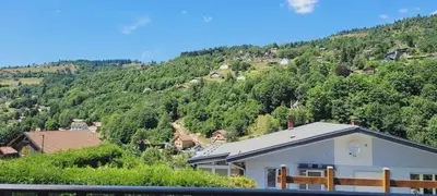 Vue générale sur la montagne ou vue sur la montagne depuis la maison de vacances