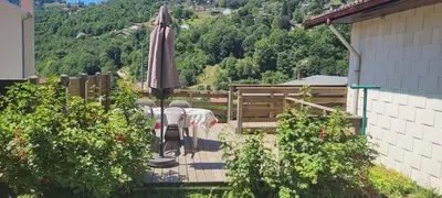 Jardin de l'établissement Maison chaleureuse La Meybel
