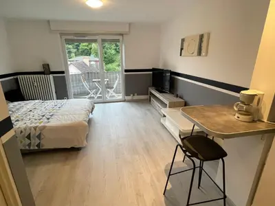 Un ou plusieurs lits dans un hébergement de l'établissement F1 avec Terrasse, 5 min de Colmar, vignoble et free parking