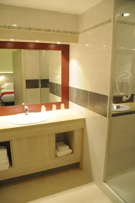 Salle de bains dans l'établissement Hotel Restaurant Au Parc des Cigognes