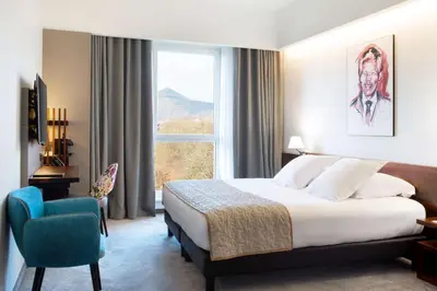Un ou plusieurs lits dans un hébergement de l'établissement Best Western Plus Hotel Restaurant Les Humanistes proche Route des Vins