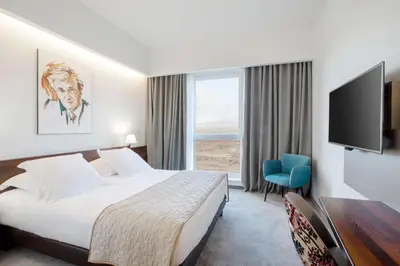 Un ou plusieurs lits dans un hébergement de l'établissement Best Western Plus Hotel Restaurant Les Humanistes proche Route des Vins