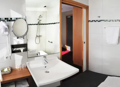 Salle de bains dans l'établissement Hôtel Restaurant Logis Auberge Sundgovienne