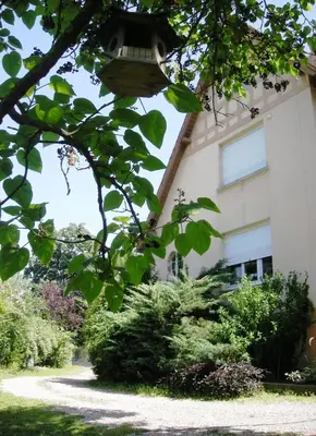 Jardin de l'établissement Aux Berges de la Thur