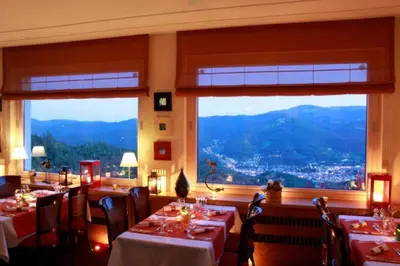 Vue générale sur la montagne ou vue sur la montagne depuis l'hôtel