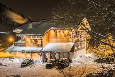 L'établissement Le Couarôge Chalets et Appartements en hiver