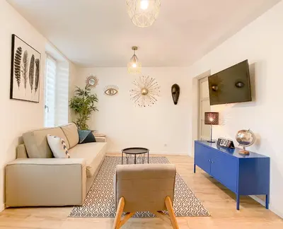 Télévision ou salle de divertissement dans l'établissement The downtown cosy apartments