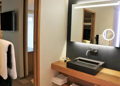 Télévision ou salle de divertissement dans l'établissement Hôtel Interlaken Lounge Bar & Spa