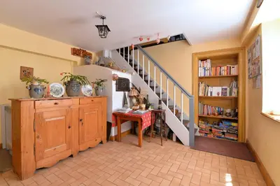 Bibliothèque dans la maison d'hôtes