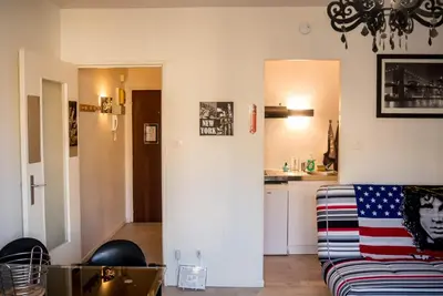 Coin salon dans l'établissement Travel Homes - The EastSide, Parking and downtown