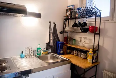 Cuisine ou kitchenette dans l'établissement Travel Homes - The EastSide, Parking and downtown