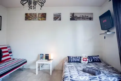 Télévision ou salle de divertissement dans l'établissement Travel Homes - The EastSide, Parking and downtown