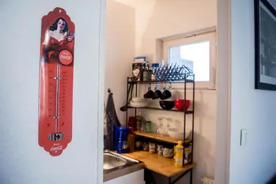 Cuisine ou kitchenette dans l'établissement Travel Homes - The EastSide, Parking and downtown