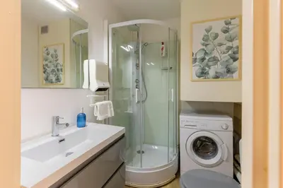 Salle de bains dans l'établissement Travel Homes - The Pfeffel, 2m walk Little Venice