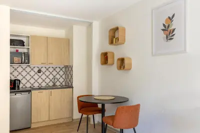 Cuisine ou kitchenette dans l'établissement Travel Homes - The Pfeffel, 2m walk Little Venice