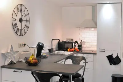 Cuisine ou kitchenette dans l'établissement La Petite Terrasse du Centre