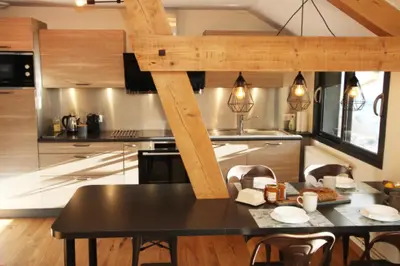 Cuisine ou kitchenette dans l'établissement Le Grenier du 11