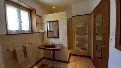 Salle de bains dans l'établissement Studio d'hôtes à 10 km de Gérardmer (Le Tholy)