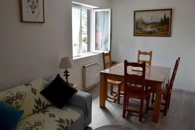 Coin salon dans l'établissement Gîte 60M2