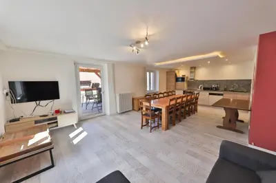 Cuisine ou kitchenette dans l'établissement Locations des 3 sommets avec Sauna et Spa en Alsace