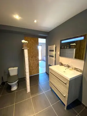 Salle de bains dans l'établissement Le chalet de cathy
