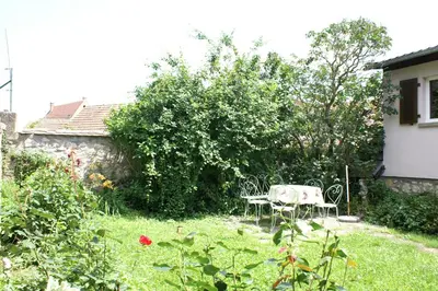 Jardin de l'établissement LA MAISON FLEURIE Gîtes du Florimont