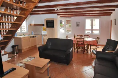 Coin salon dans l'établissement LA MAISON FLEURIE Gîtes du Florimont