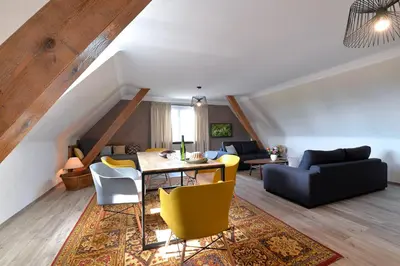 Coin salon dans l'établissement Gîte Aux Deux Clochers