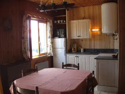 Cuisine ou kitchenette dans l'établissement Chalet in Saulxures near Ski Resorts