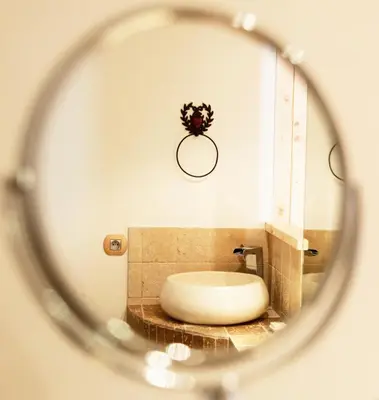 Salle de bains dans l'établissement Domaine du Haut Jardin Hôtel & Chalets Spa Privé