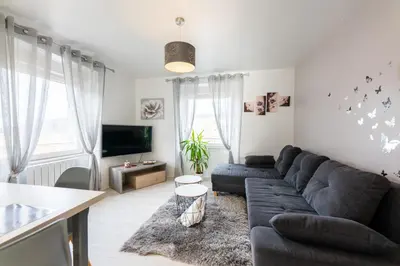 Télévision ou salle de divertissement dans l'établissement Gîte l'Améthyste 3 appartements