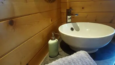 Salle de bains dans l'établissement Chalet Les Lilas
